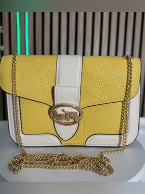 COACH 🌼NWT ✅Crossbody Georgie Bag Yellow Multi Golden Chain Logo Snap Closure